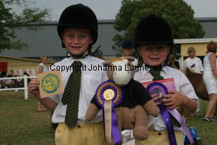 sophie-lucy_1616.jpg