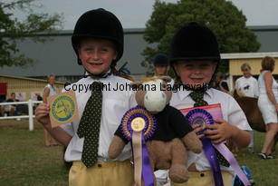 sophie-lucy_1617.jpg